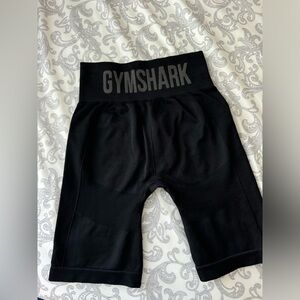 GYMSHARK BIKER SHORTS (SMALL)